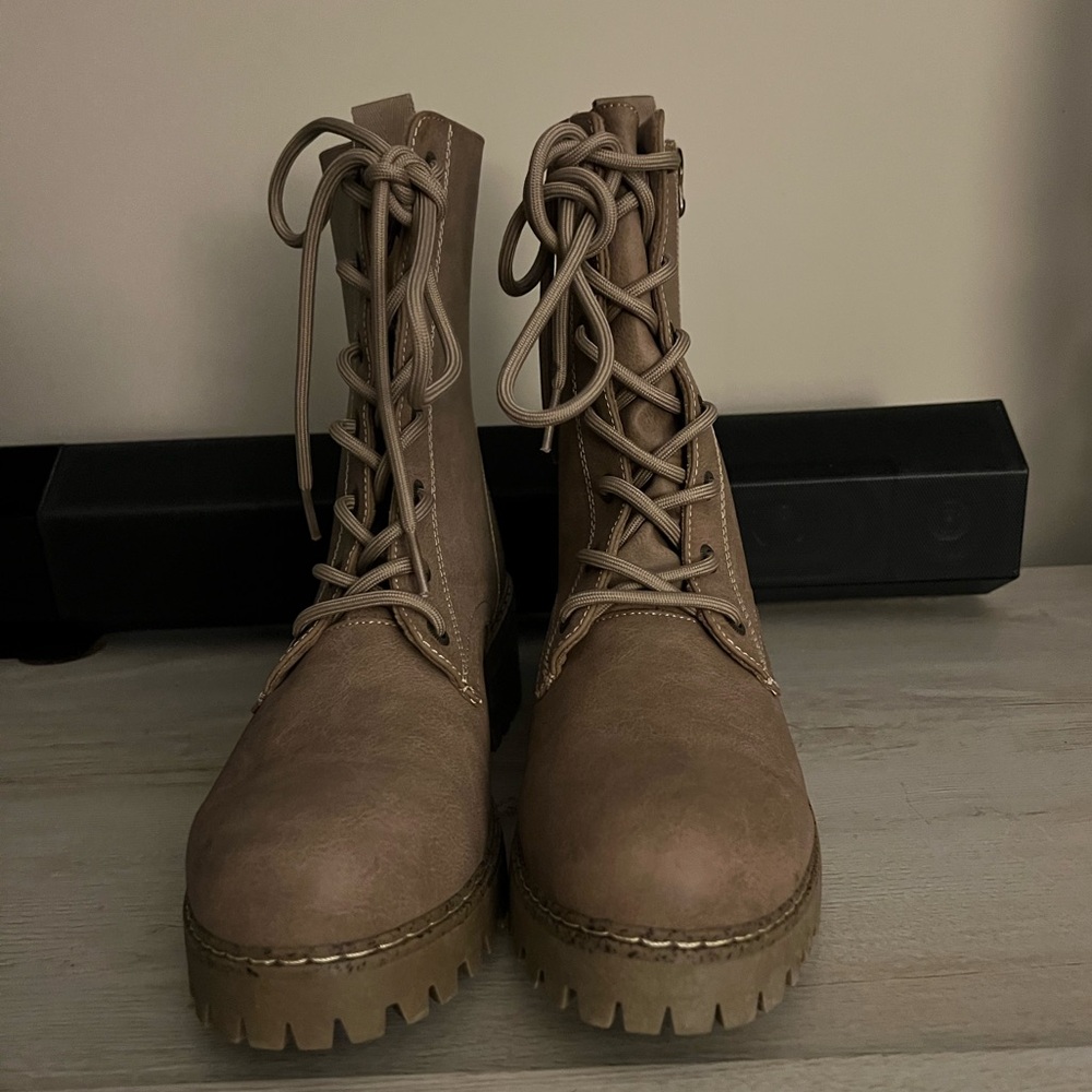 Blowfish Tan Lace-Up Boots